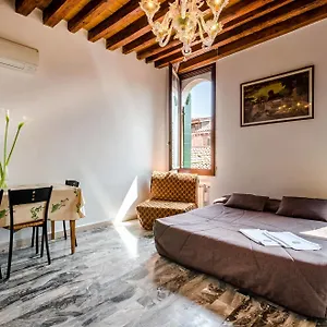 venice-apartments.hotelslidodijesolo.com/